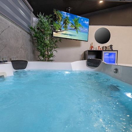Lago Suites Hotel Yerusalem Bagian luar foto