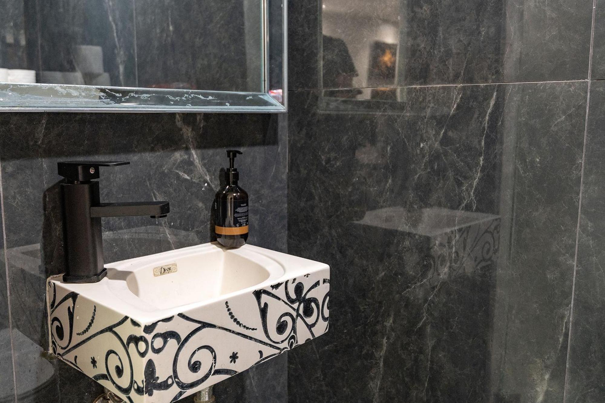 Lago Suites Hotel Yerusalem Bagian luar foto