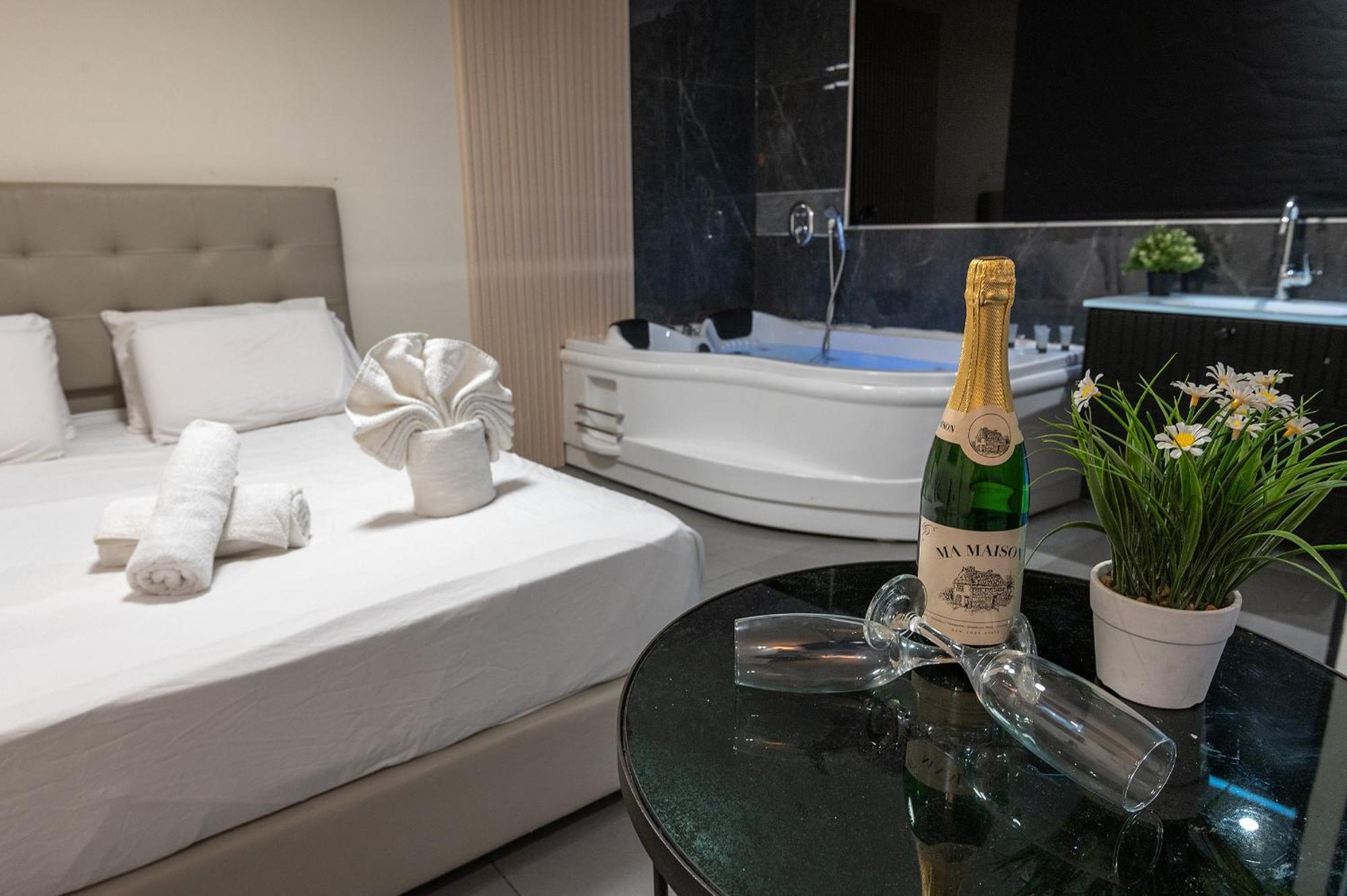 Lago Suites Hotel Yerusalem Bagian luar foto