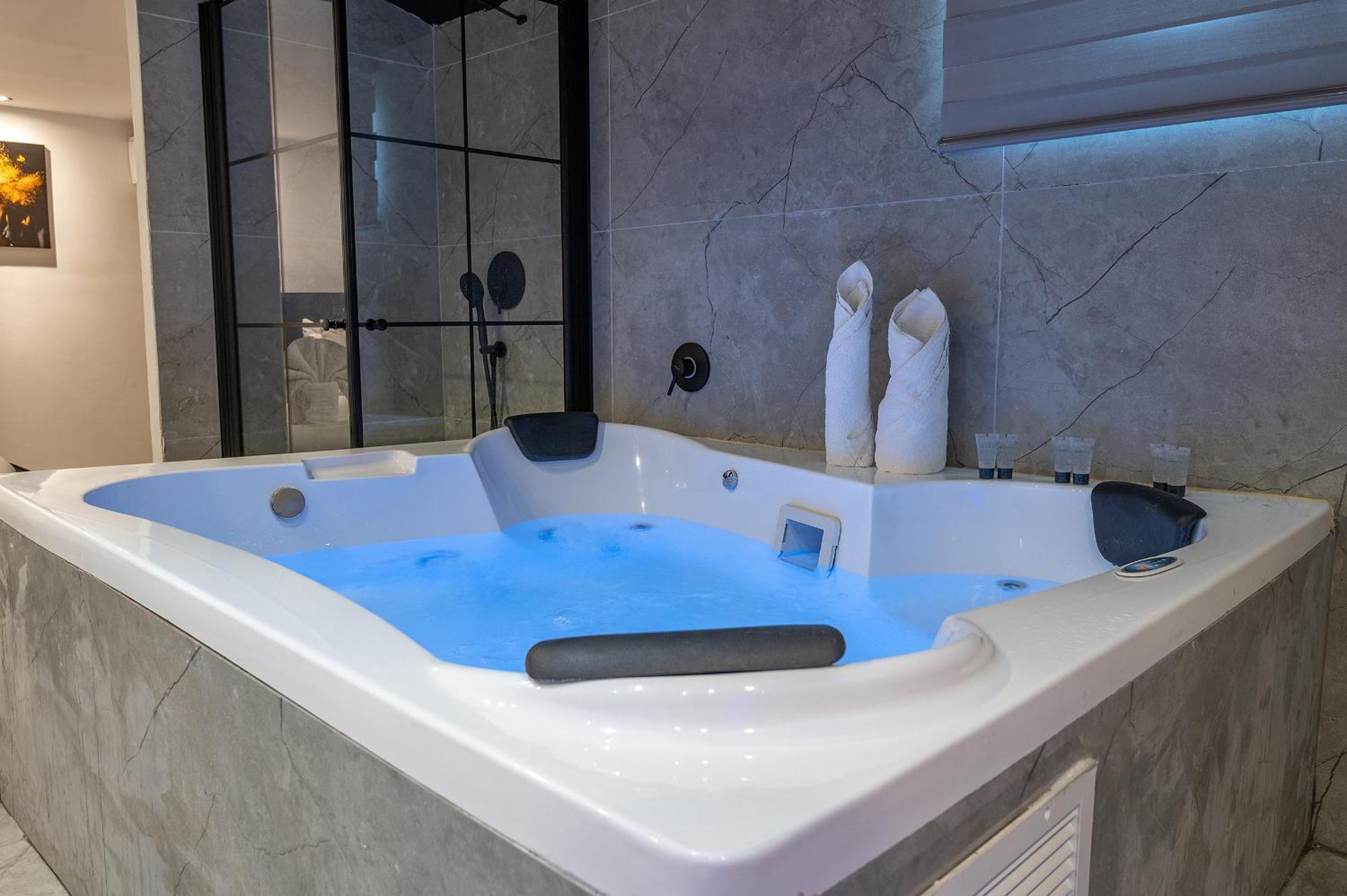 Lago Suites Hotel Yerusalem Bagian luar foto