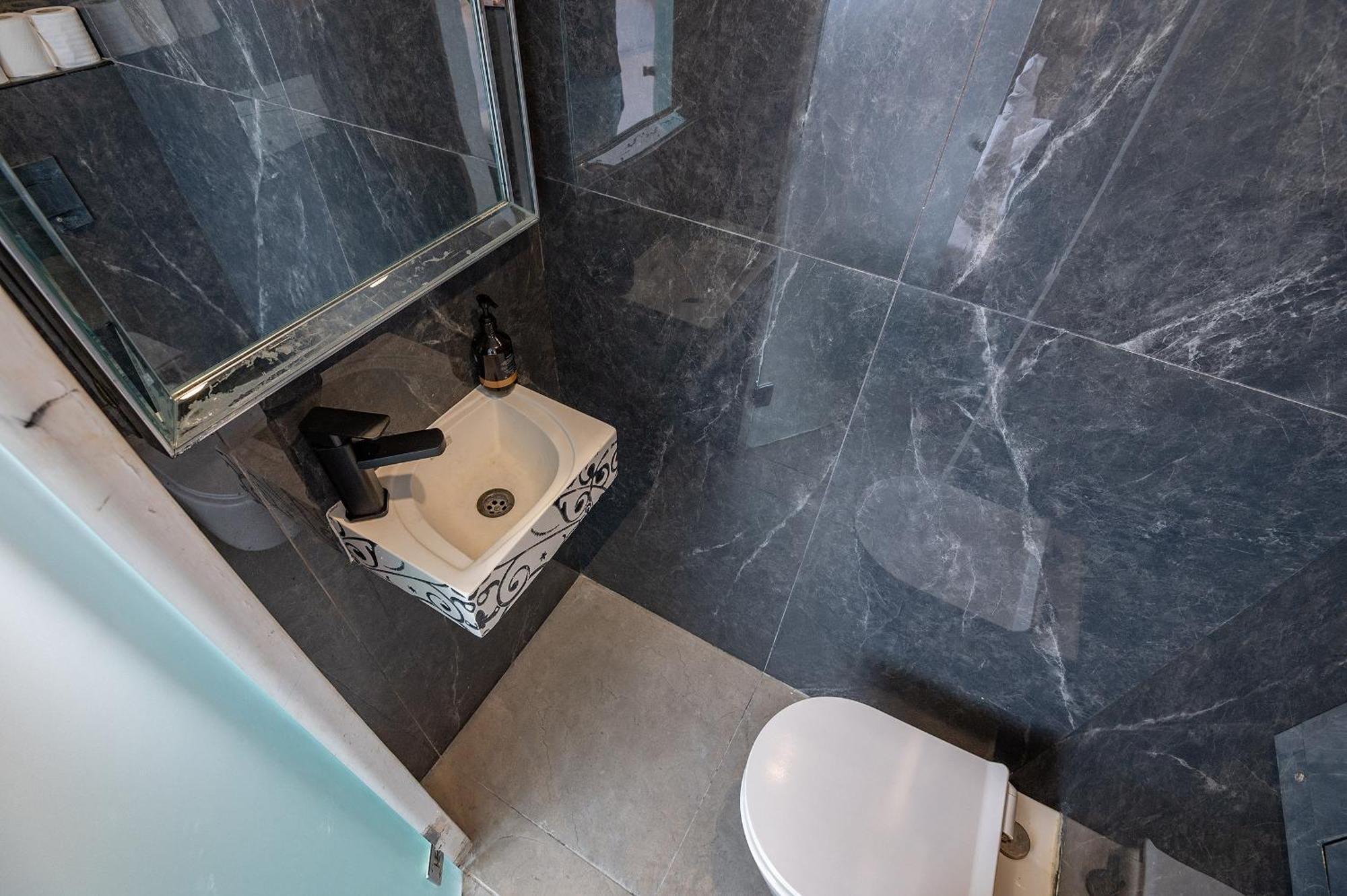 Lago Suites Hotel Yerusalem Bagian luar foto