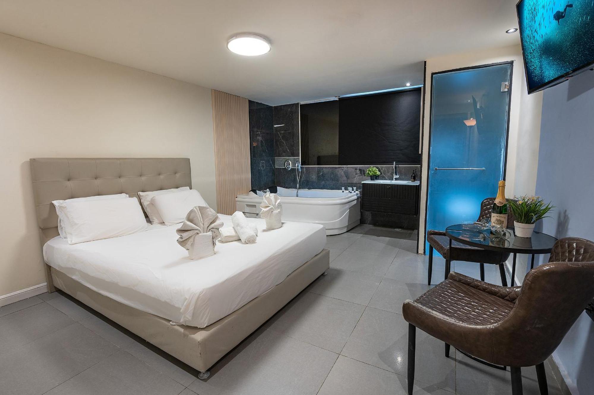 Lago Suites Hotel Yerusalem Bagian luar foto
