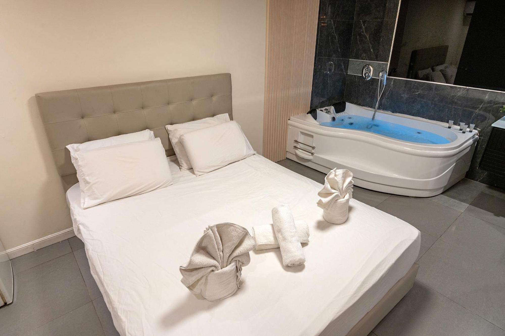 Lago Suites Hotel Yerusalem Bagian luar foto