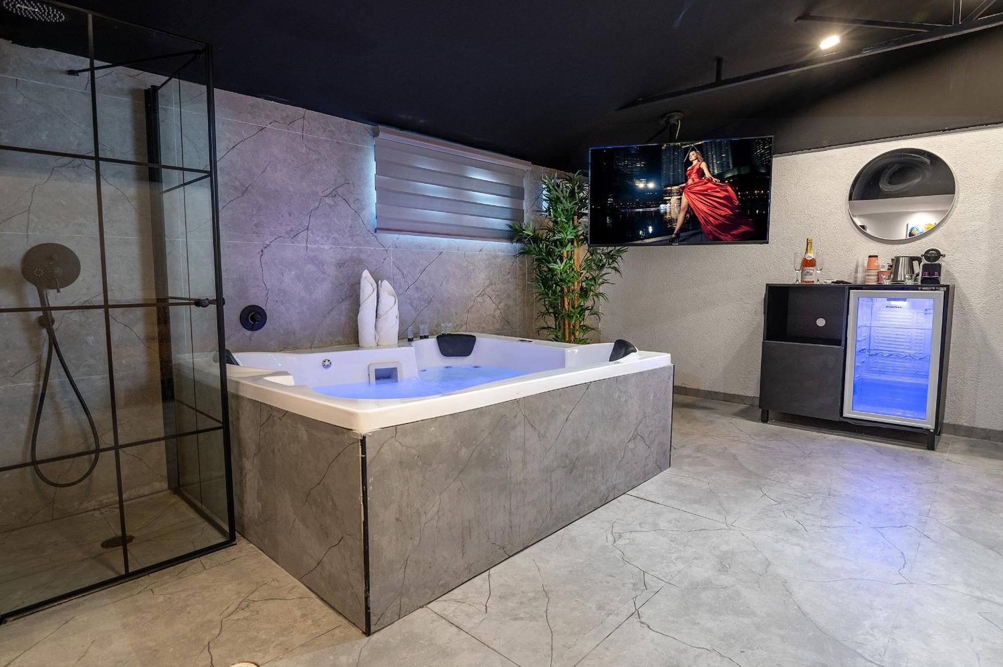 Lago Suites Hotel Yerusalem Bagian luar foto