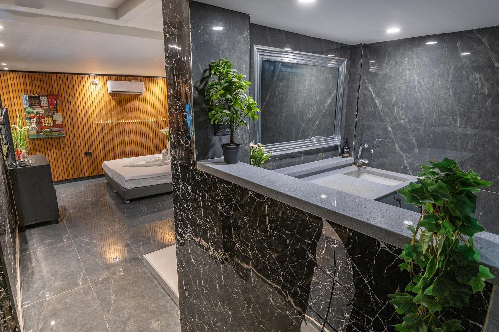 Lago Suites Hotel Yerusalem Bagian luar foto
