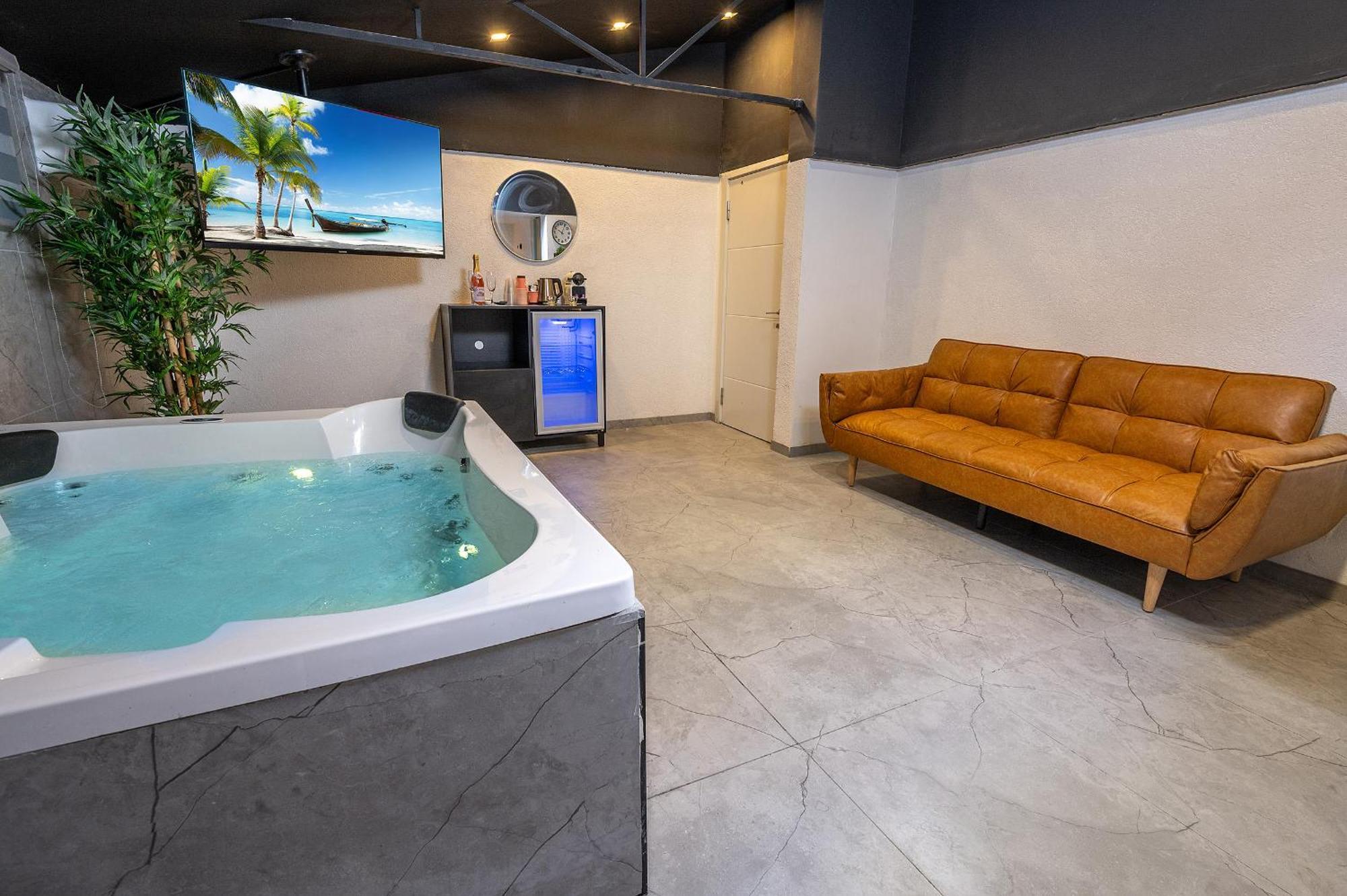 Lago Suites Hotel Yerusalem Bagian luar foto