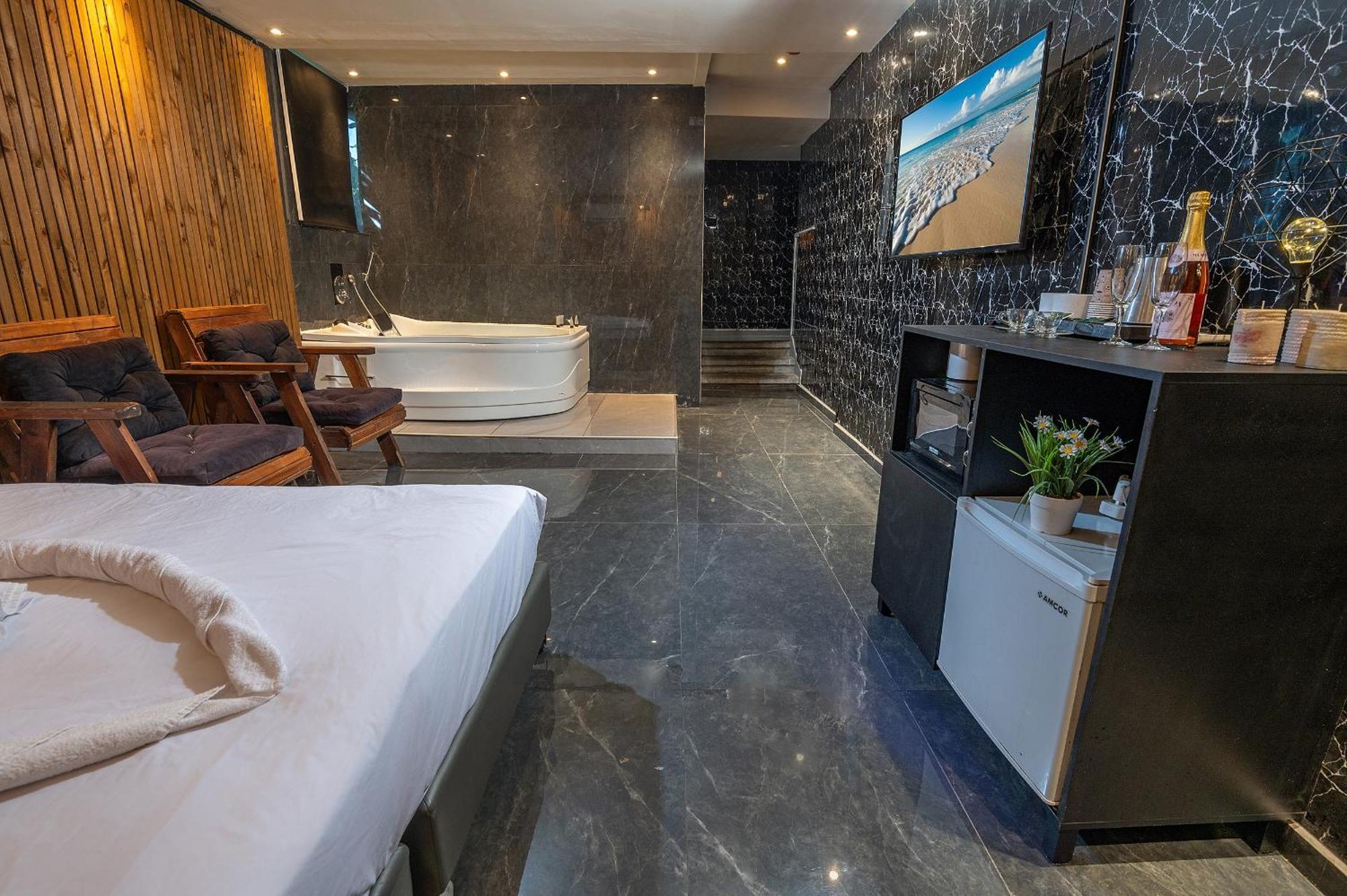 Lago Suites Hotel Yerusalem Bagian luar foto