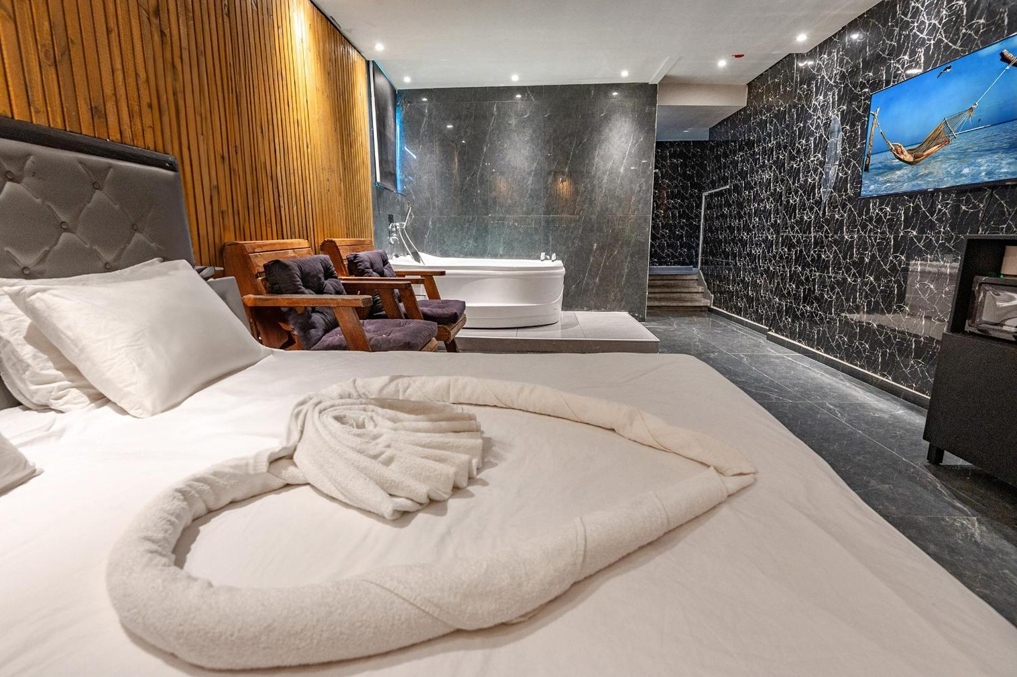 Lago Suites Hotel Yerusalem Bagian luar foto