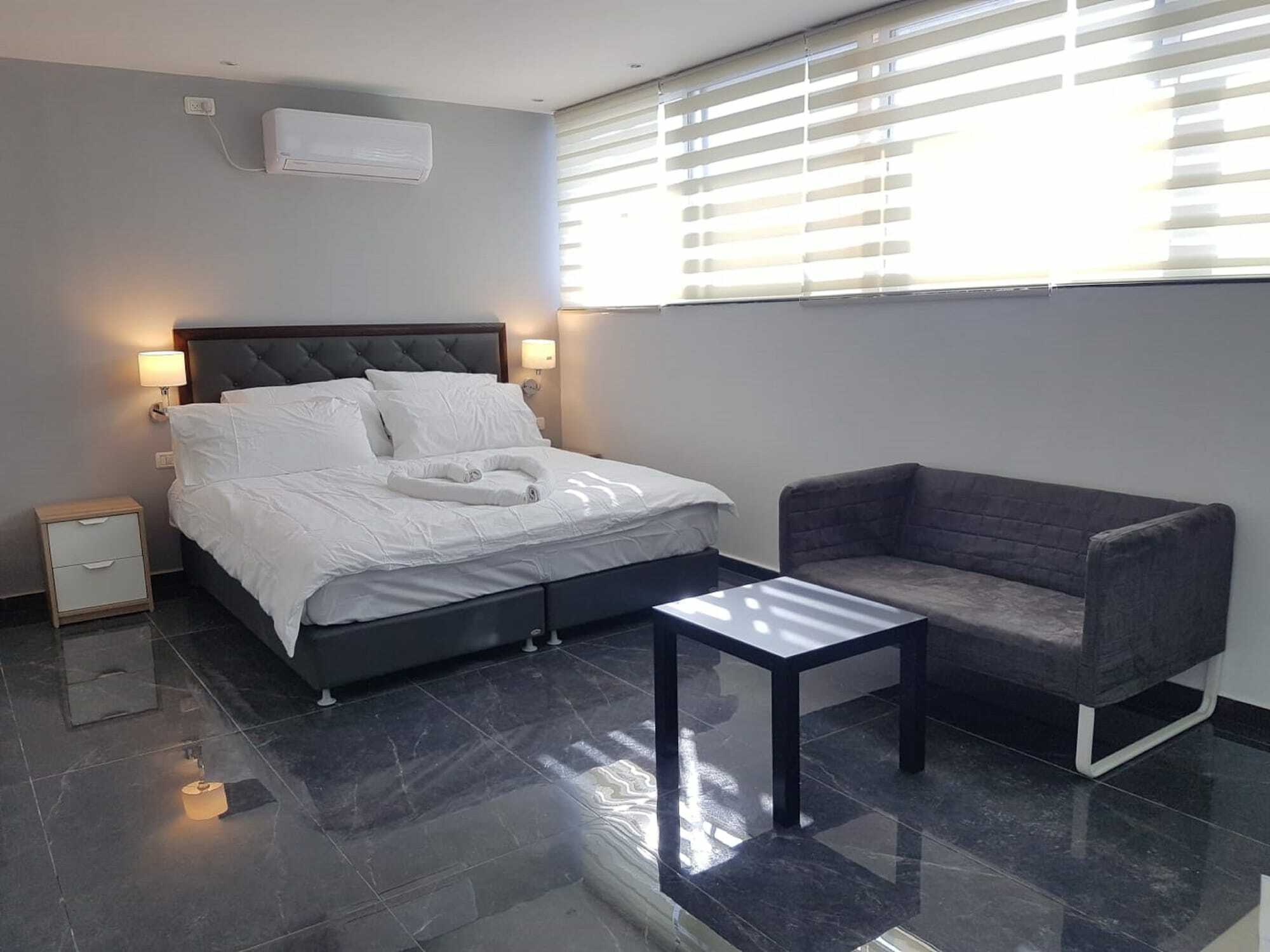 Lago Suites Hotel Yerusalem Bagian luar foto